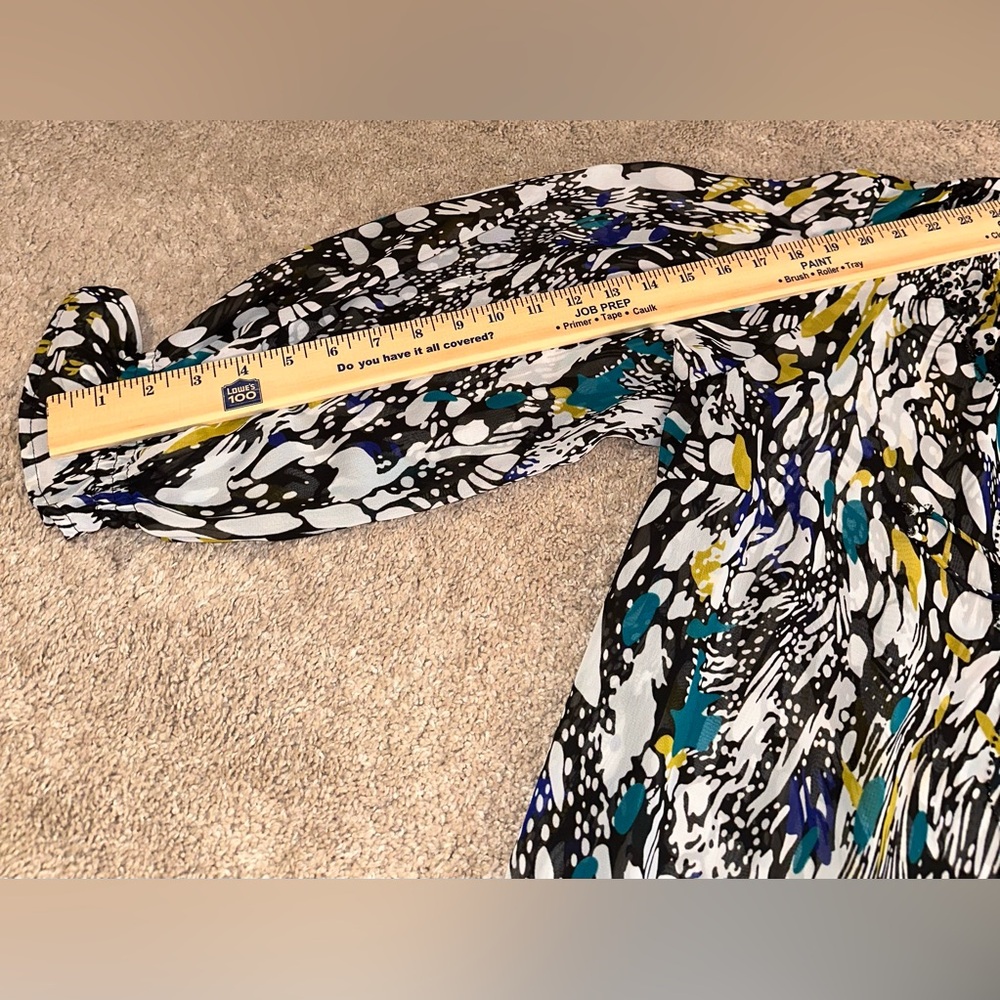 Fashion Bug bold abstract print smocked elastic around the waist. Size 1X - Picture 7 of 10